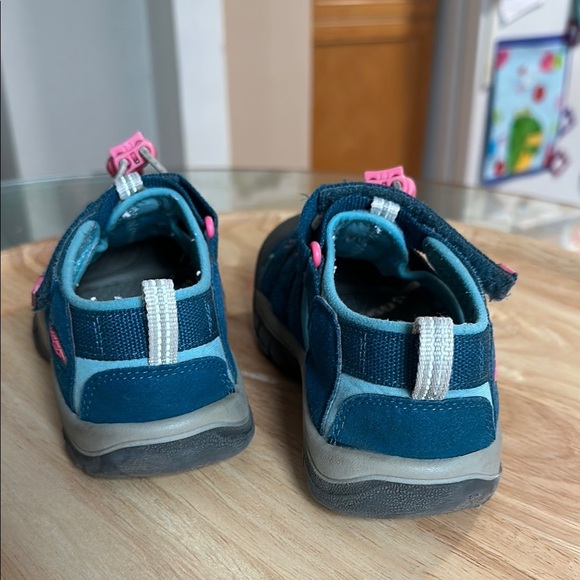 Keen Newport H2 Legion Blue Hot Pink Washable Shoes size 1 - Picture 5 of 10